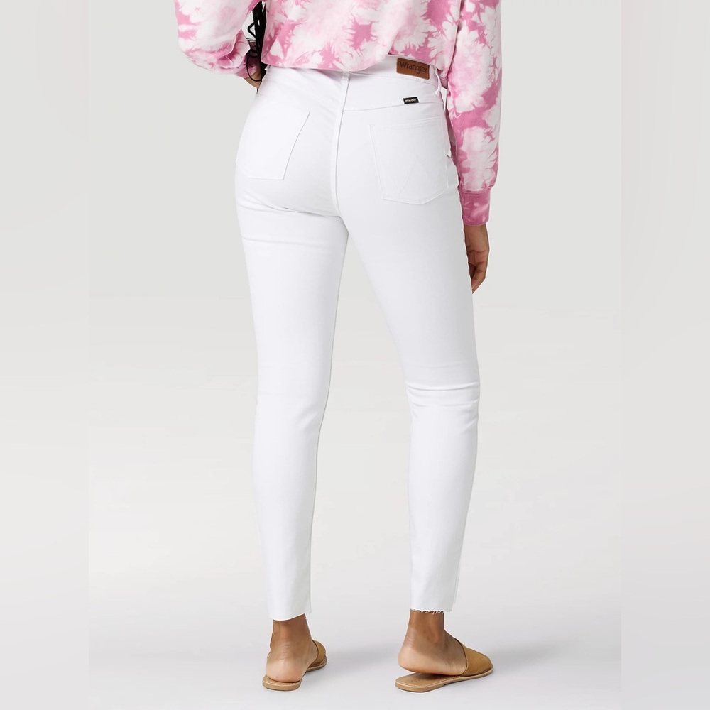 Wrangler Women’s Brite Tech Unforgettable Skinny Jean in Bright White